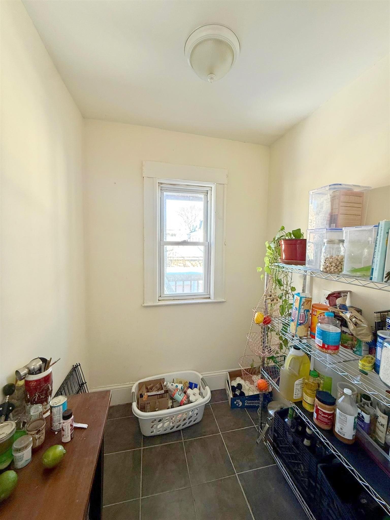 2.5 bed, 1 bath apartment for rent at 33 Sewall St Unit 2, Somerville — photo 3 of 16