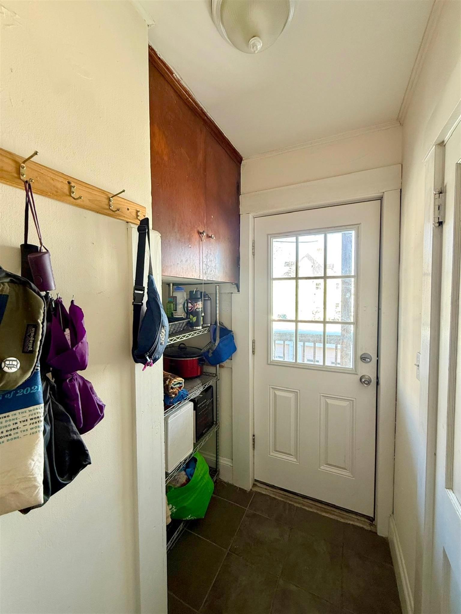 2.5 bed, 1 bath apartment for rent at 33 Sewall St Unit 2, Somerville — photo 13 of 16