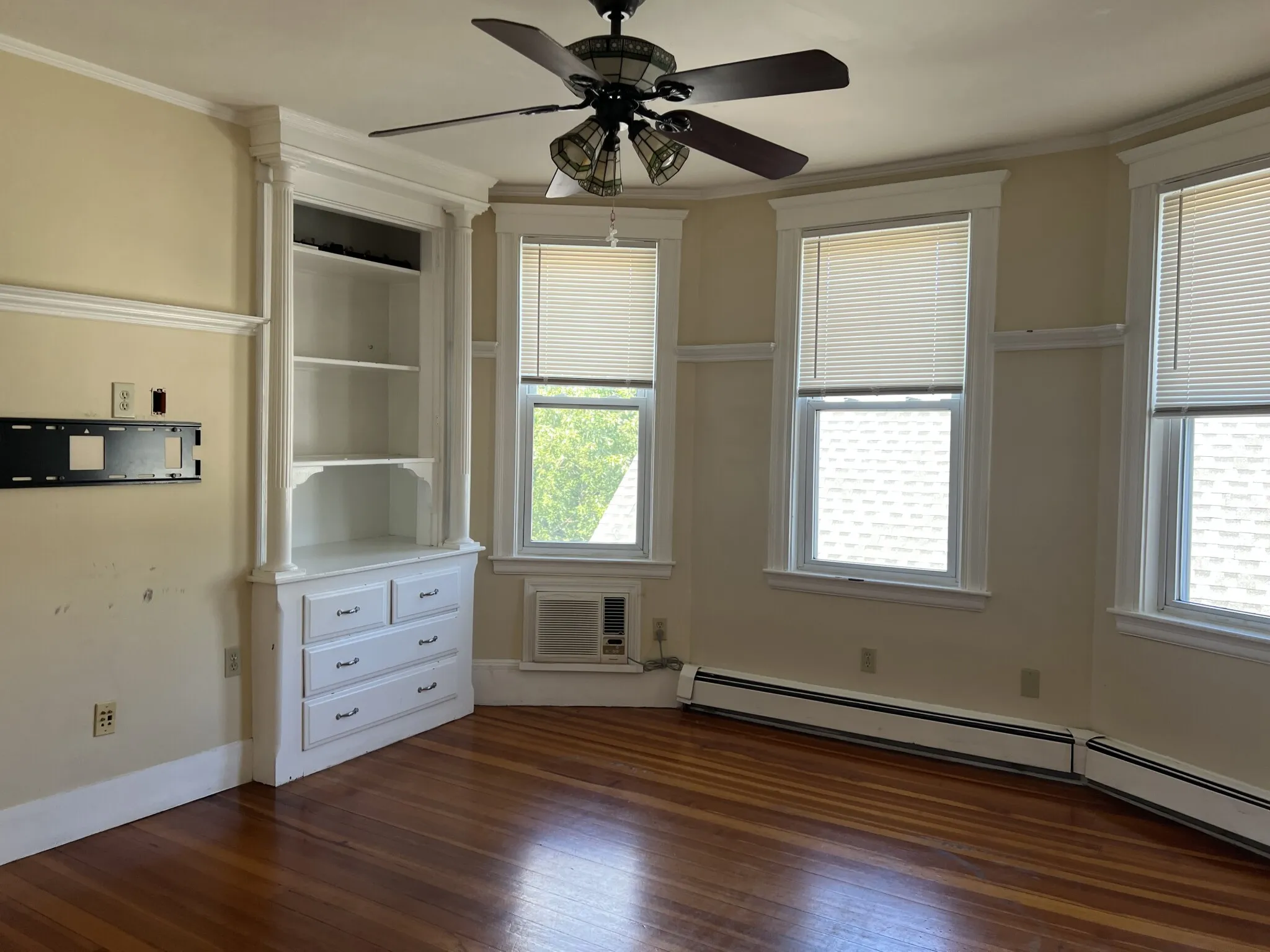 3.5 bed, 2 bath apartment for rent at 33 Shannon St Unit 3, Brighton — photo 6 of 23