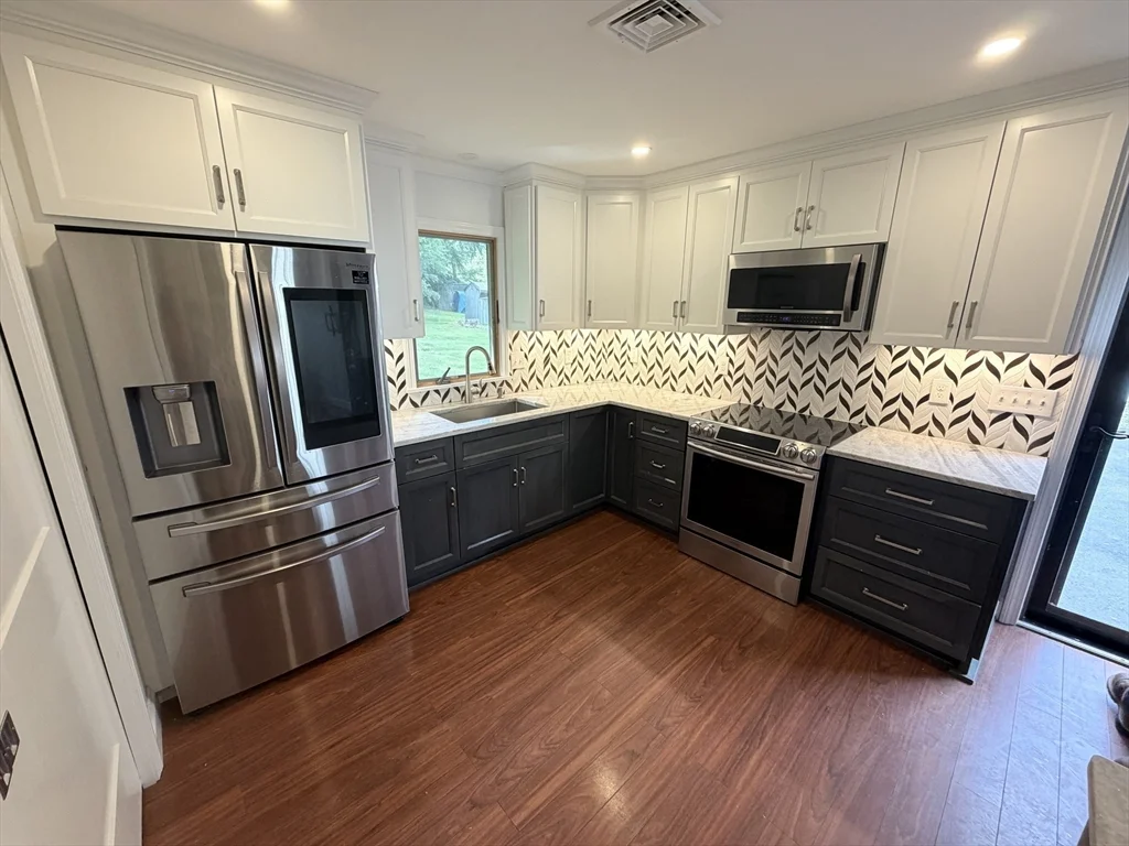 3 bed, 1 bath apartment for rent at 33 Sherry St, Northbridge — photo 3 of 19