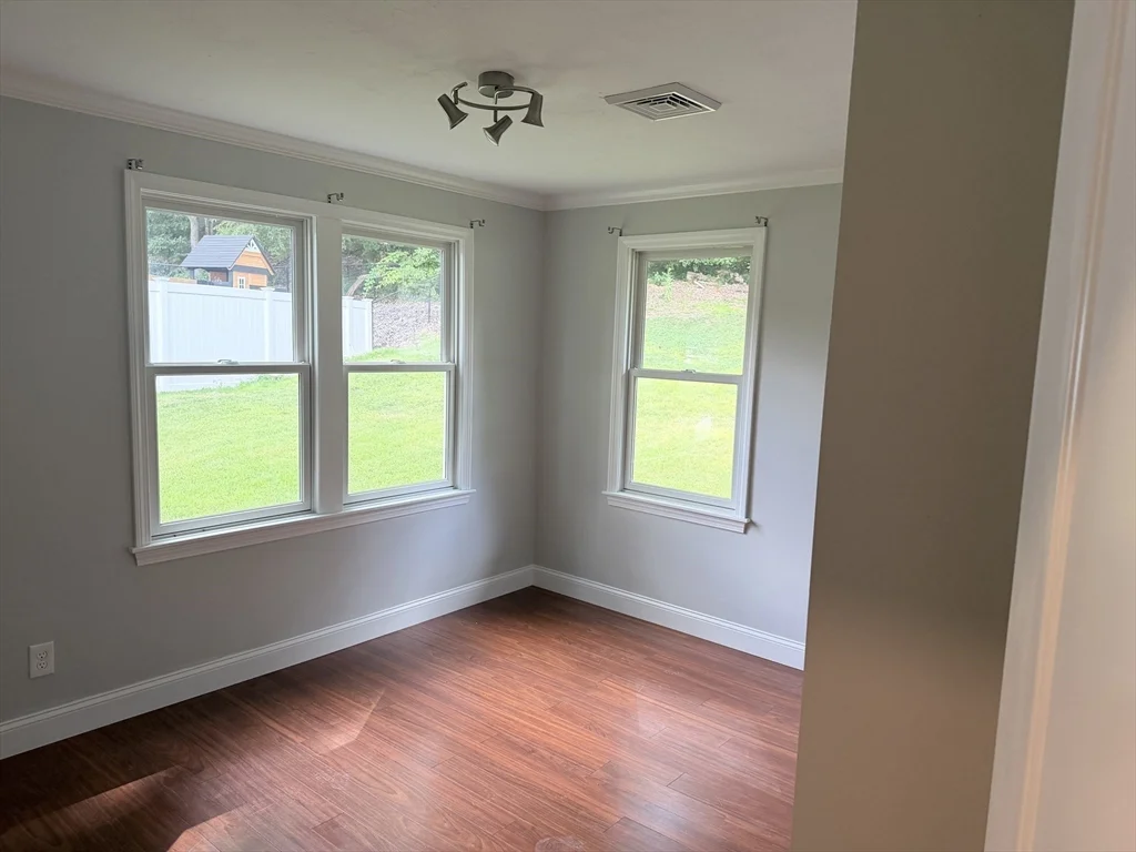 3 bed, 1 bath apartment for rent at 33 Sherry St, Northbridge — photo 11 of 19