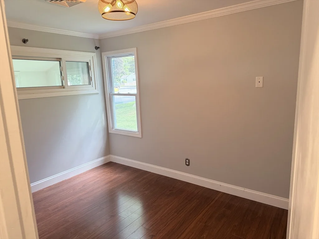 3 bed, 1 bath apartment for rent at 33 Sherry St, Northbridge — photo 9 of 19