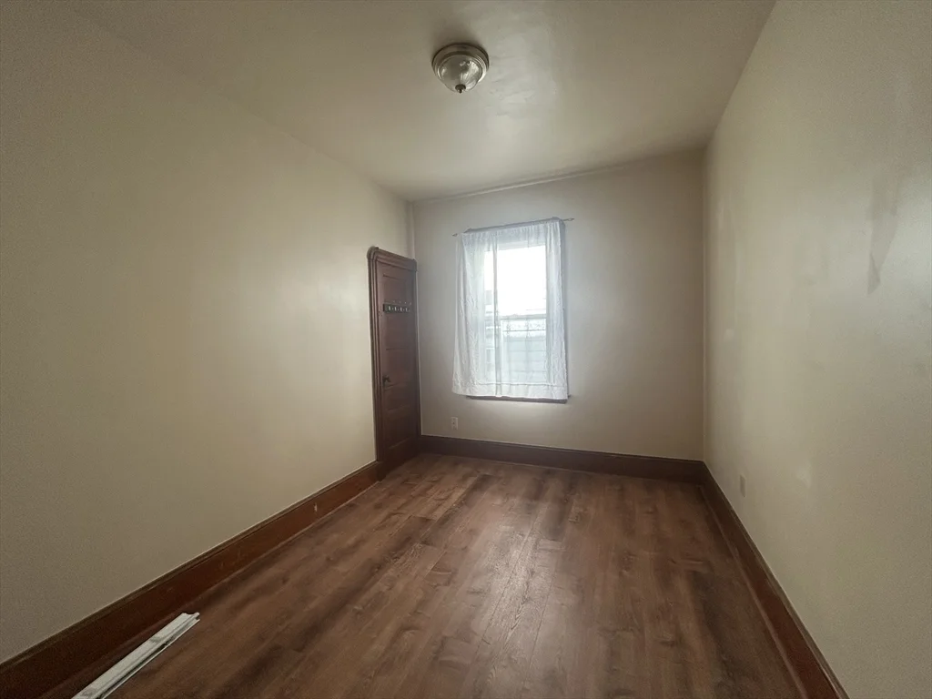 3 bed, 1 bath apartment for rent at 33 Sidney St Unit 2, New Bedford — photo 8 of 12