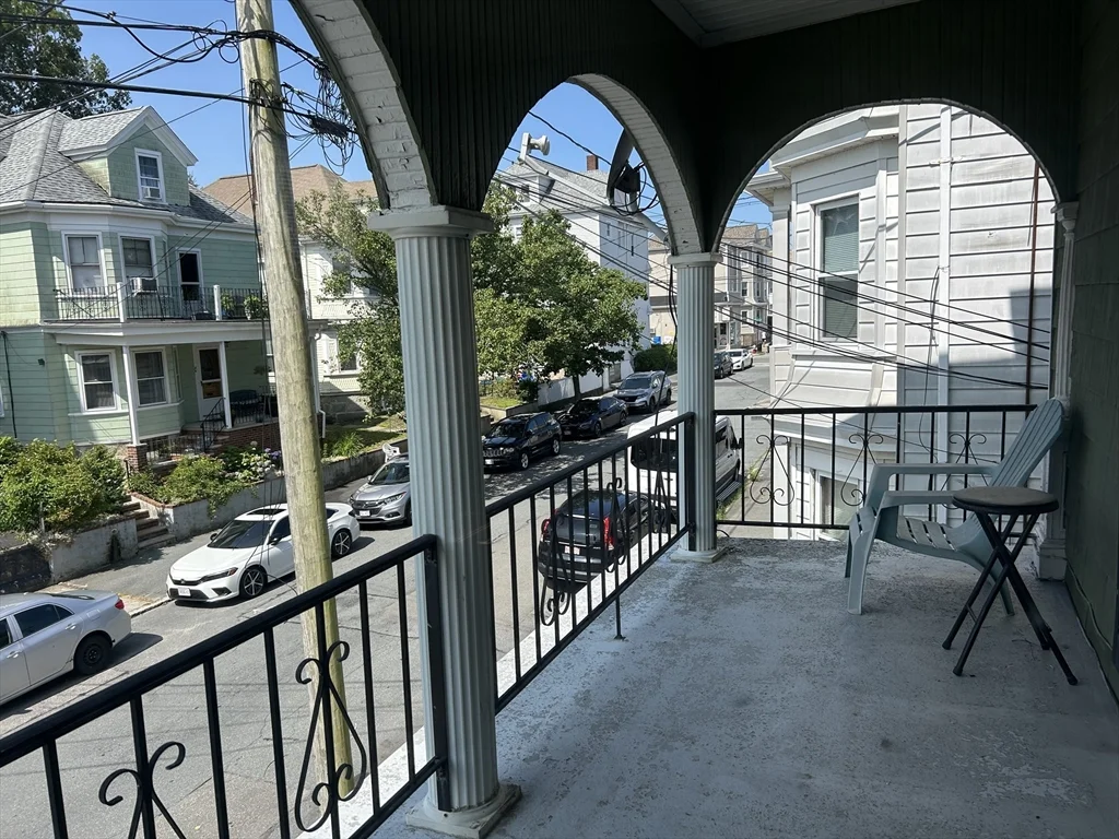 3 bed, 1 bath apartment for rent at 33 Sidney St Unit 2, New Bedford — photo 2 of 12