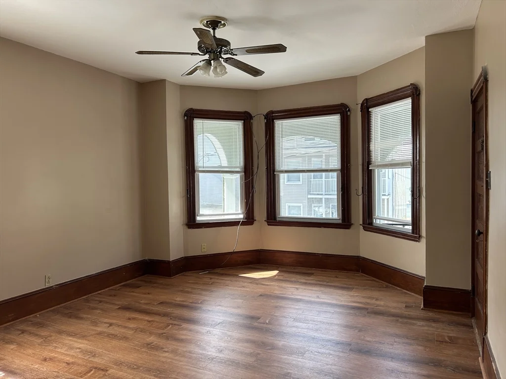 3 bed, 1 bath apartment for rent at 33 Sidney St Unit 2, New Bedford — photo 3 of 12