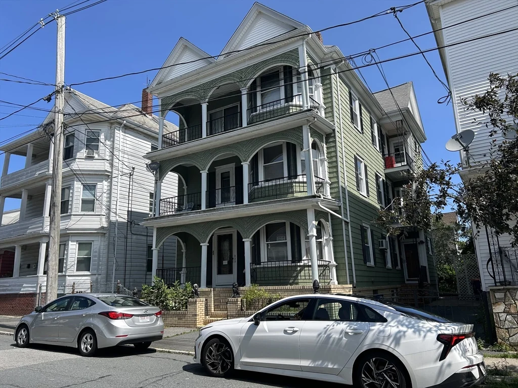 3 bed, 1 bath apartment for rent at 33 Sidney St Unit 2, New Bedford — photo 1 of 12