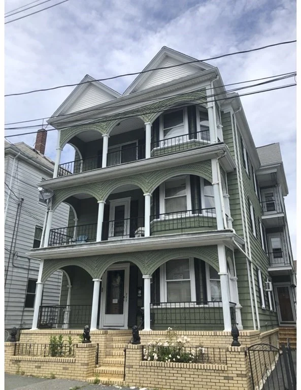 3 bed, 1 bath apartment for rent at 33 Sidney St Unit 3, New Bedford — photo 1 of 16