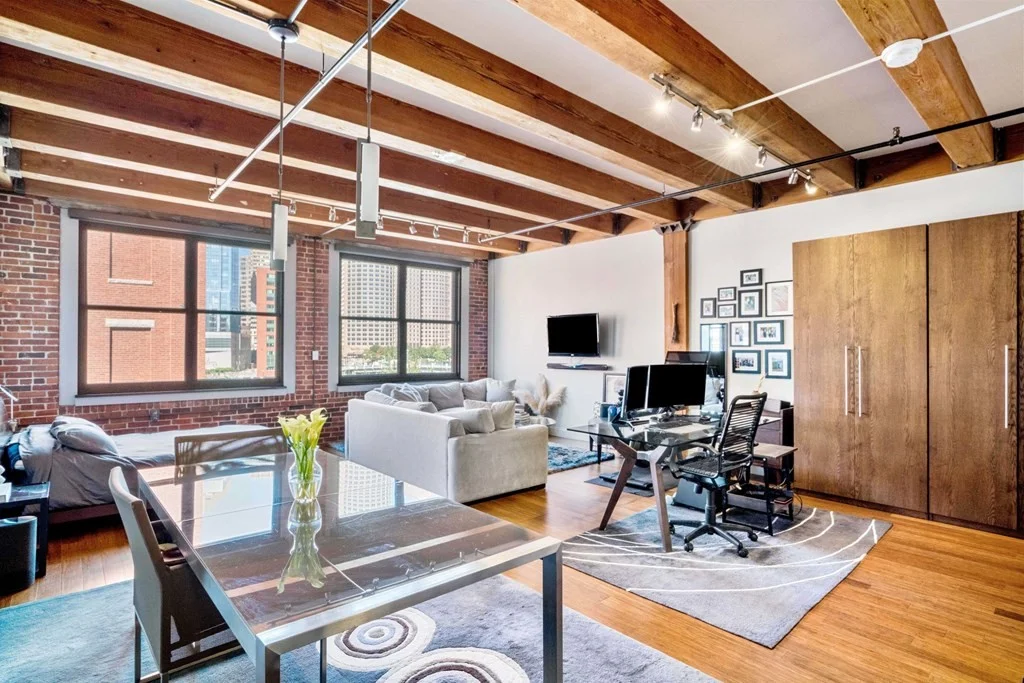Studio bed, 1 bath apartment for rent at 33 Sleeper St Unit 402, Seaport District