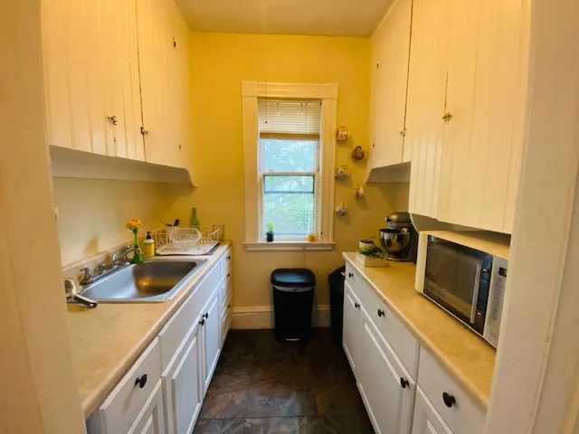 3 bed, 1 bath apartment for rent at 33 Stone Ave Unit 1, Prospect Hill — photo 2 of 8