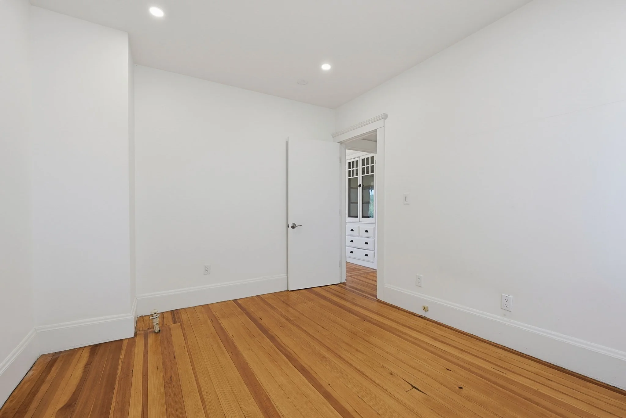 3 bed, 1 bath apartment for rent at 33 Sweetser Ter Unit 1, Wyoma — photo 14 of 28