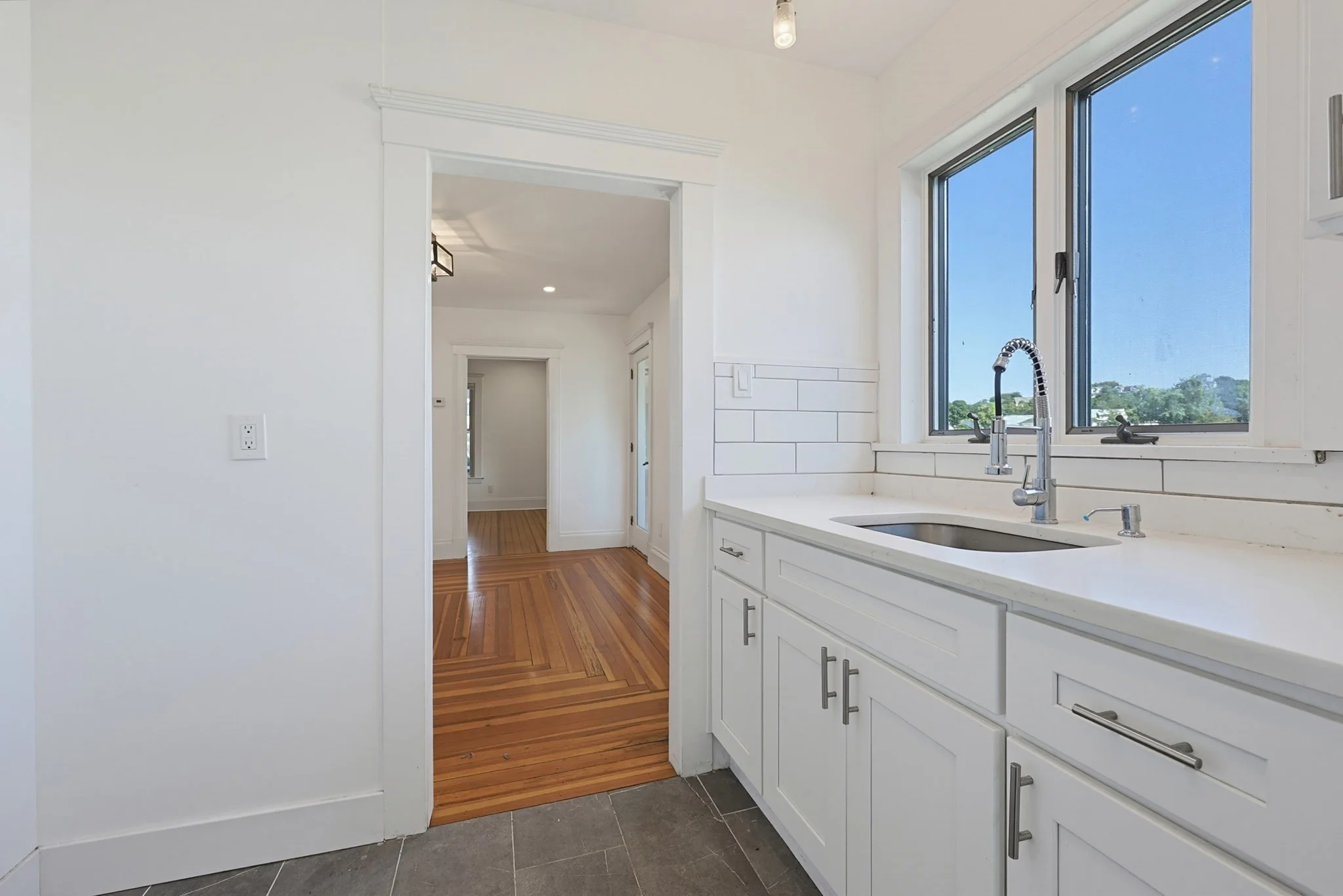 3 bed, 1 bath apartment for rent at 33 Sweetser Ter Unit 1, Wyoma — photo 8 of 28