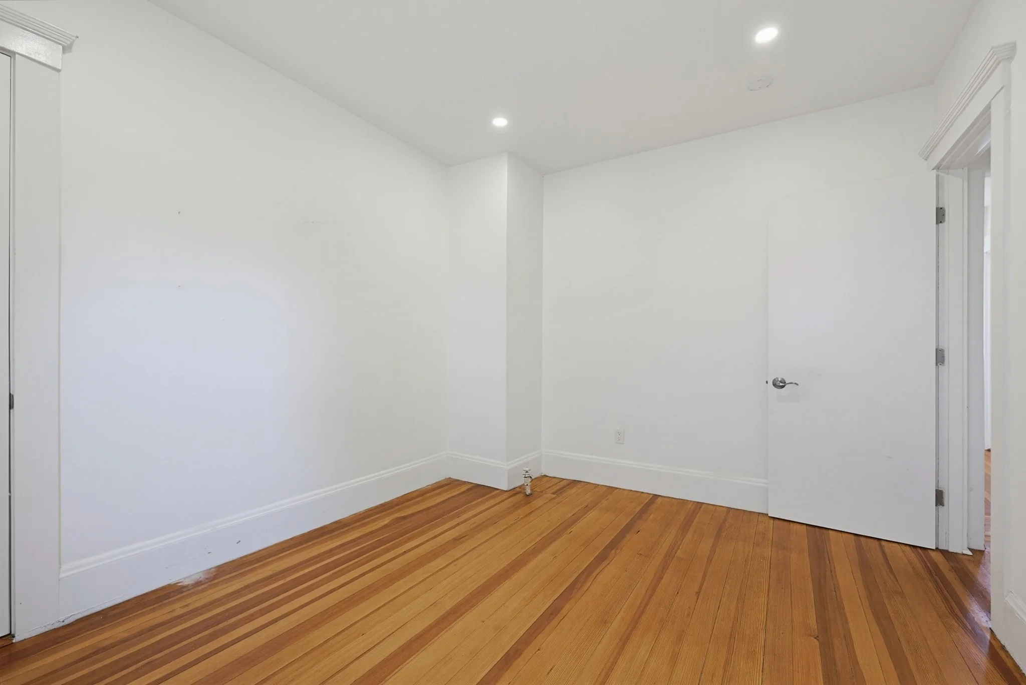 3 bed, 1 bath apartment for rent at 33 Sweetser Ter Unit 1, Wyoma — photo 13 of 28
