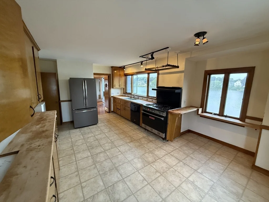 2 bed, 1 bath apartment for rent at 33 Sweetser Ter Unit 2, Wyoma — photo 9 of 14