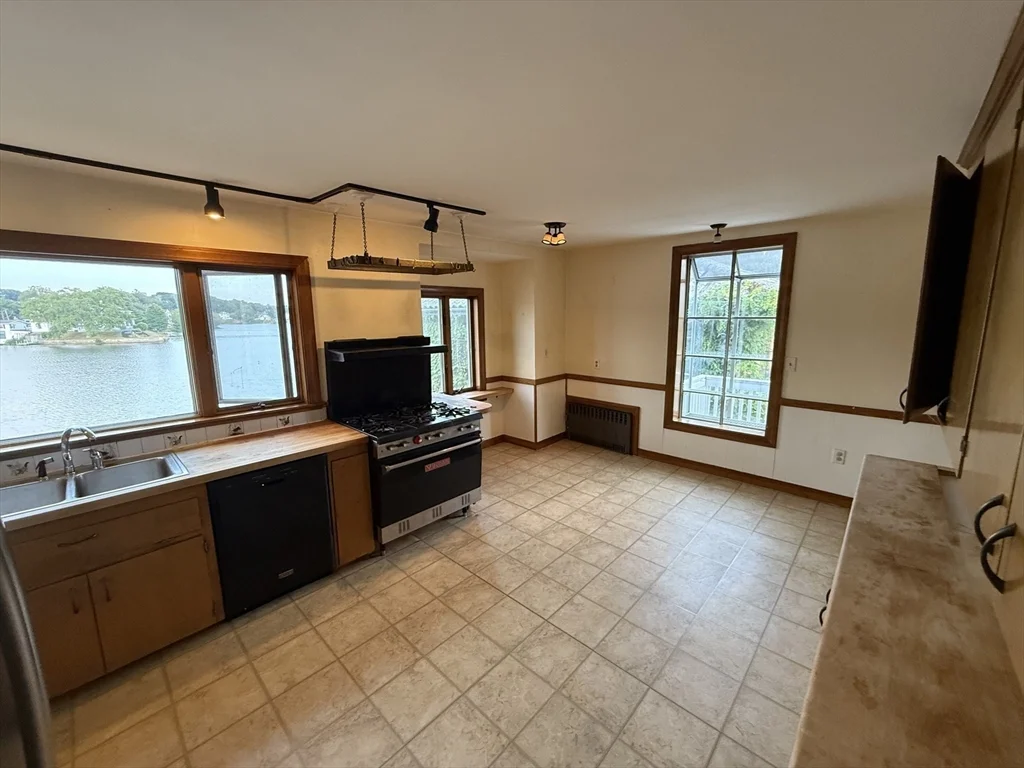2 bed, 1 bath apartment for rent at 33 Sweetser Ter Unit 2, Wyoma — photo 3 of 14