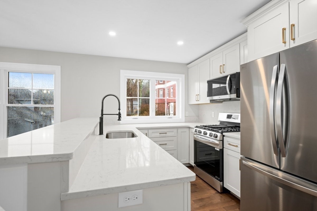 3 bed, 2 bath apartment for rent at 33 Third St Unit 0, Worcester — photo 3 of 31