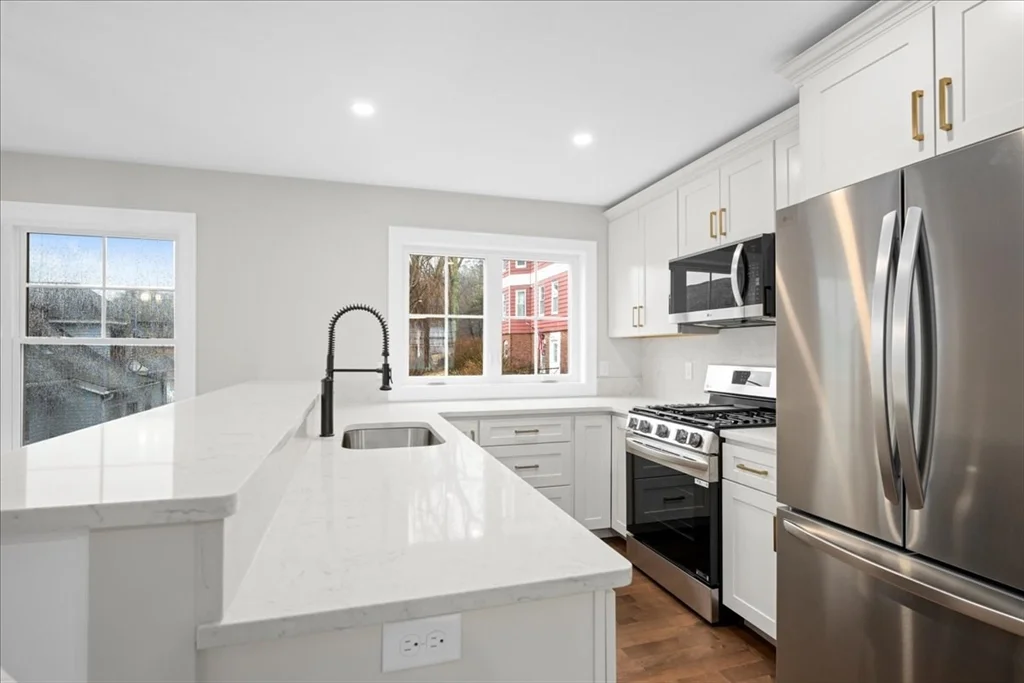 3 bed, 2 bath apartment for rent at 33 Third Unit 33, Worcester — photo 3 of 38