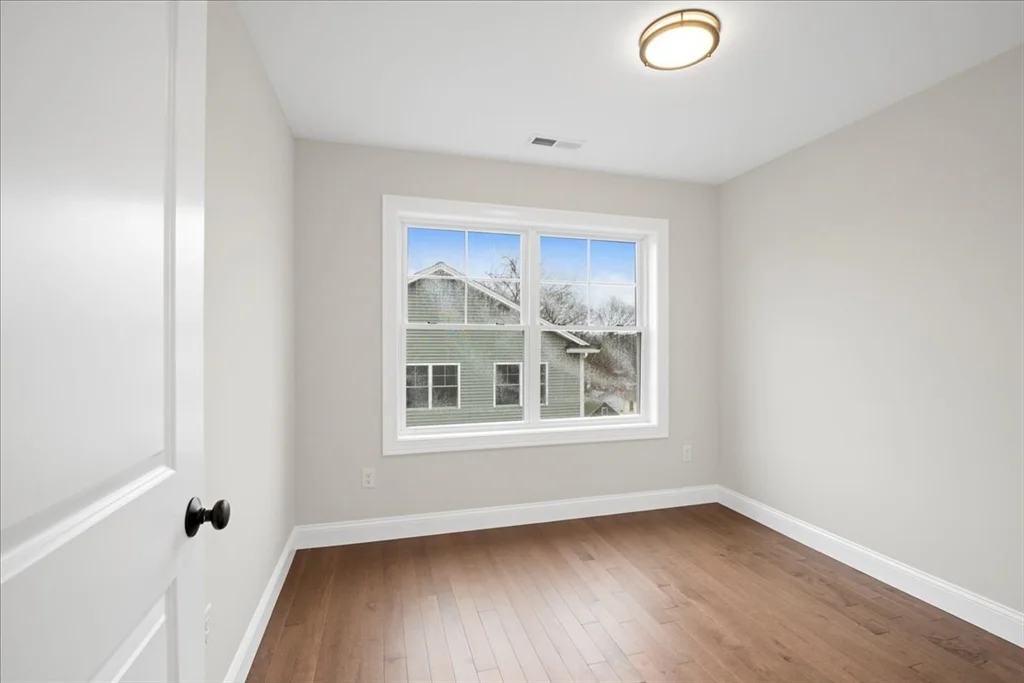 3 bed, 2 bath apartment for rent at 33 Third Unit 33, Worcester — photo 22 of 38