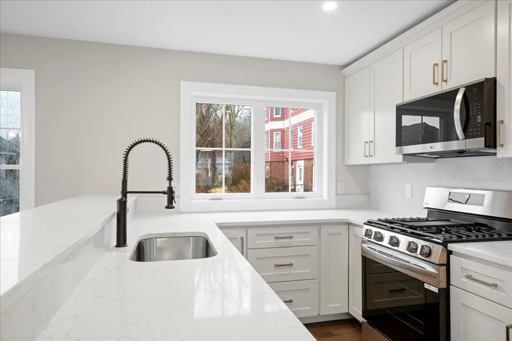 3 bed, 2 bath apartment for rent at 33 Third Unit 33, Worcester — photo 4 of 38