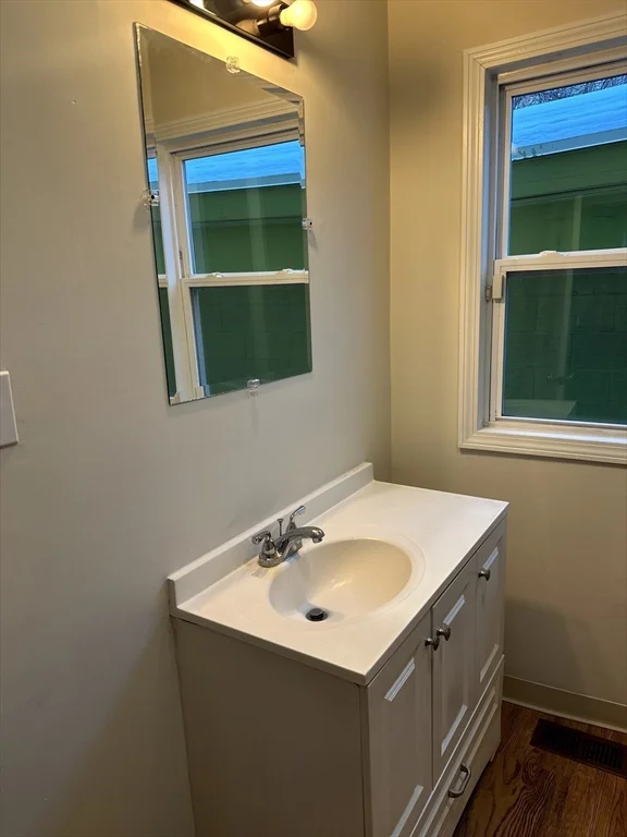 4 bed, 1 bath apartment for rent at 33 Thomas St Unit 1, Southbridge — photo 5 of 10