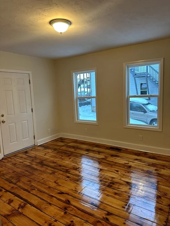 4 bed, 1 bath apartment for rent at 33 Thomas St Unit 1, Southbridge — photo 6 of 10