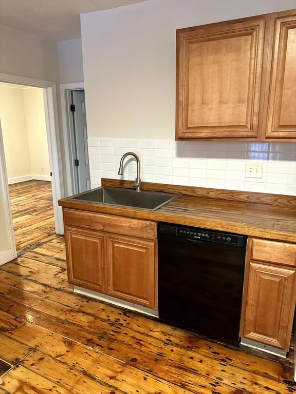 4 bed, 1 bath apartment for rent at 33 Thomas St Unit 1, Southbridge — photo 2 of 10