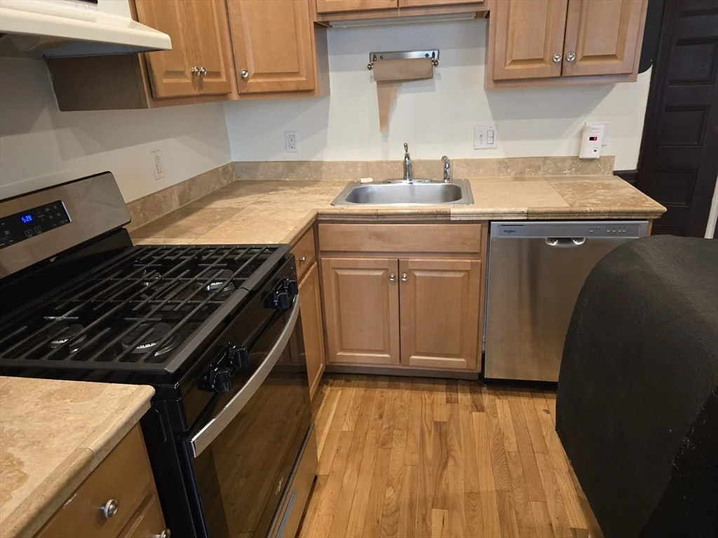 3 bed, 1 bath apartment for rent at 33 Tower St Unit 1, Jamaica Plain — photo 5 of 26