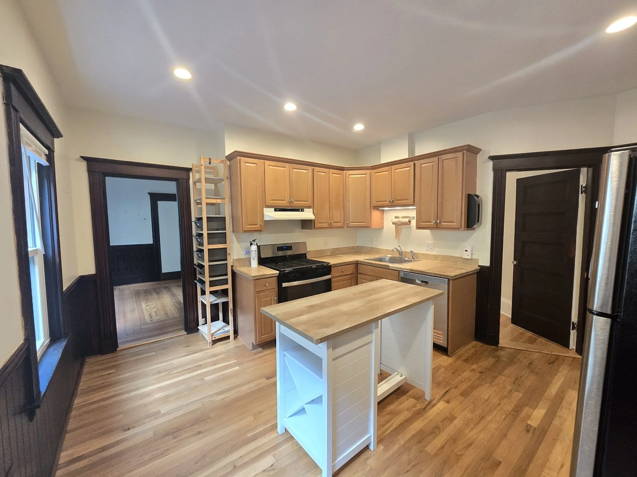 3 bed, 1 bath apartment for rent at 33 Tower St Unit 1, Jamaica Plain — photo 2 of 38