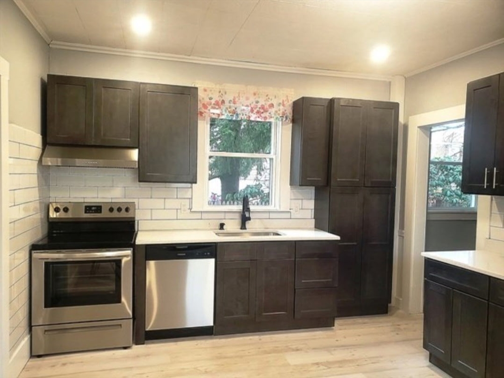 3 bed, 1 bath apartment for rent at 33 Warren St Unit 1, Peabody — photo 1 of 11
