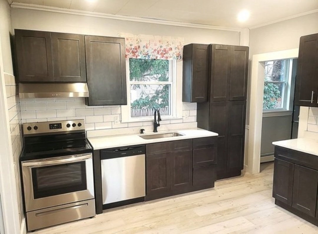 3 bed, 1 bath apartment for rent at 33 Warren St Unit 1, Peabody — photo 2 of 11