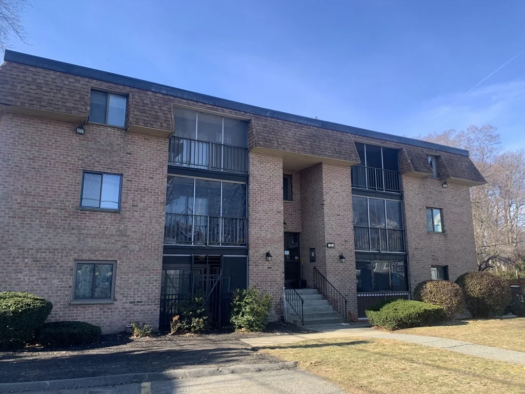 2 bed, 2 bath apartment for rent at 33 Washington St Unit 1, North Medford