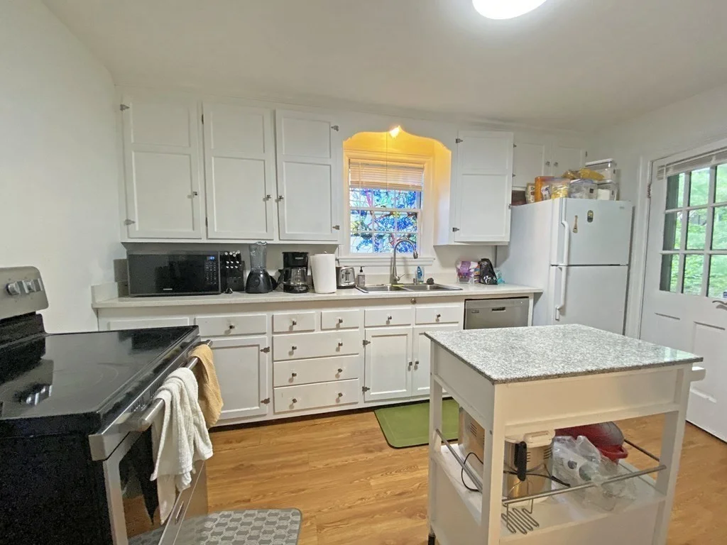 3 bed, 1 bath apartment for rent at 33 Wesley St Unit 2, Newton Corner — photo 4 of 12