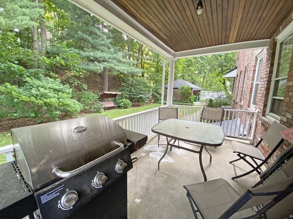 3 bed, 1 bath apartment for rent at 33 Wesley St Unit 2, Newton Corner — photo 10 of 12