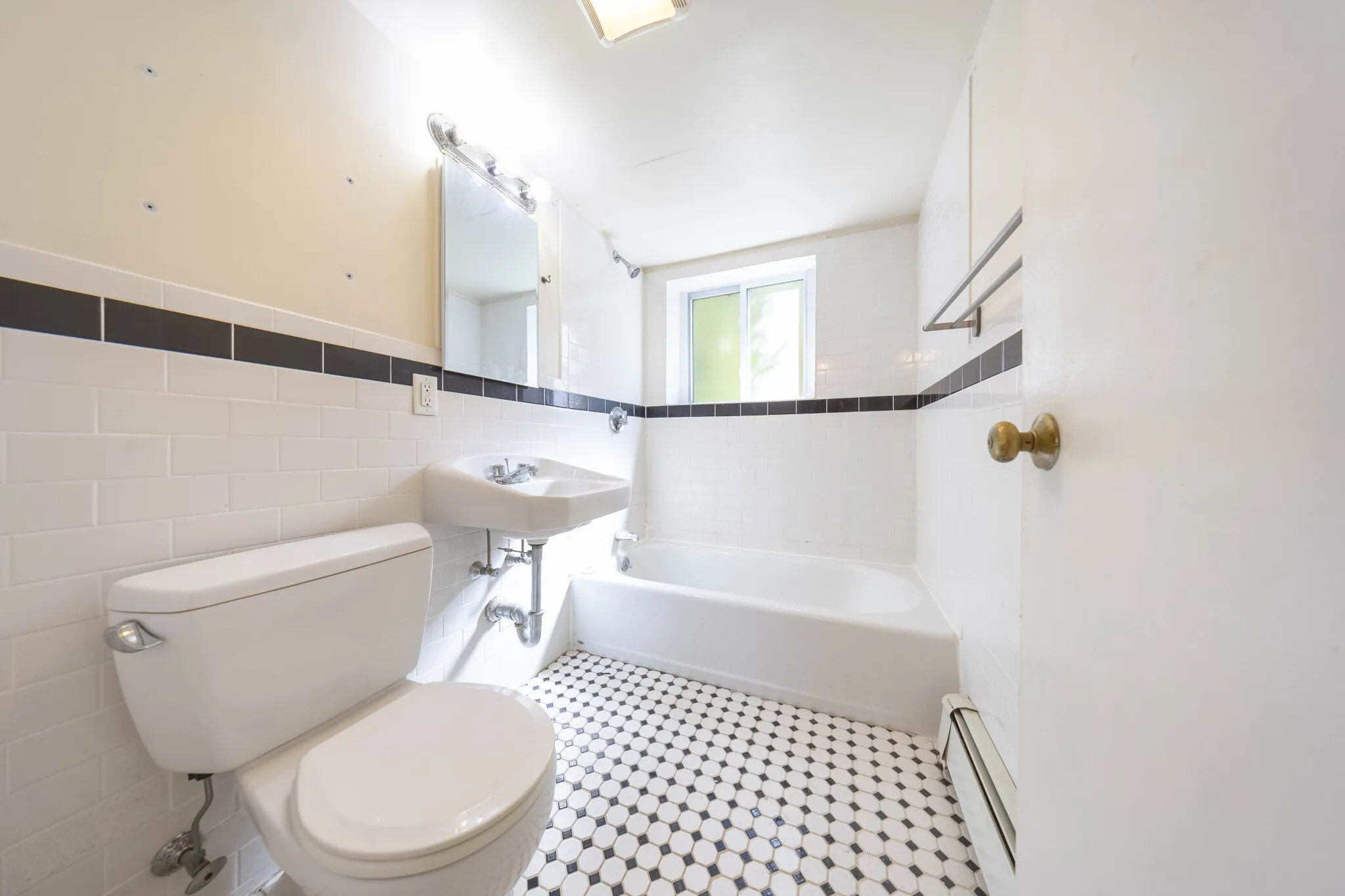 1 bed, 1 bath apartment for rent at 33 Westgate Rd Unit 1, Chestnut Hill — photo 8 of 12
