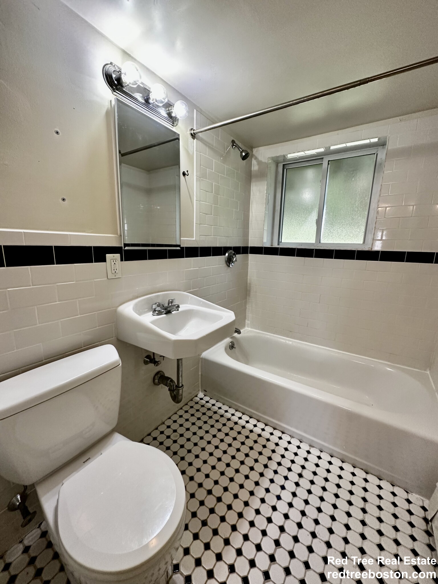1 bed, 1 bath apartment for rent at 33 Westgate Rd Unit 11, Chestnut Hill — photo 3 of 6