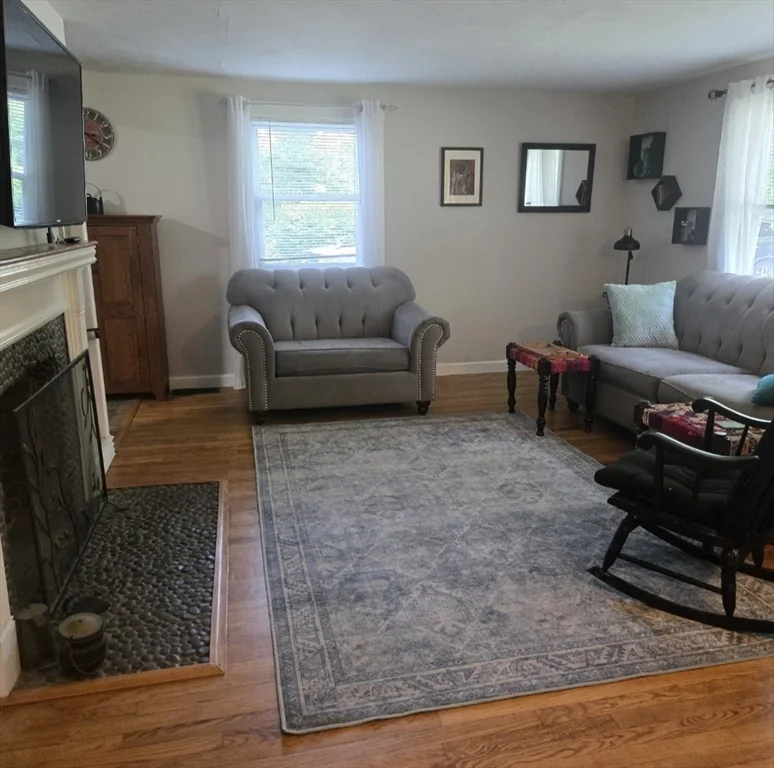4 bed, 2 bath apartment for rent at 33 White St, Lunenburg — photo 9 of 24