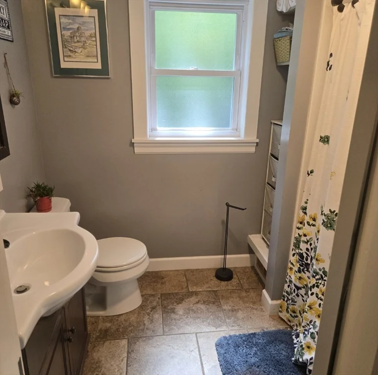 4 bed, 2 bath apartment for rent at 33 White St, Lunenburg — photo 8 of 24