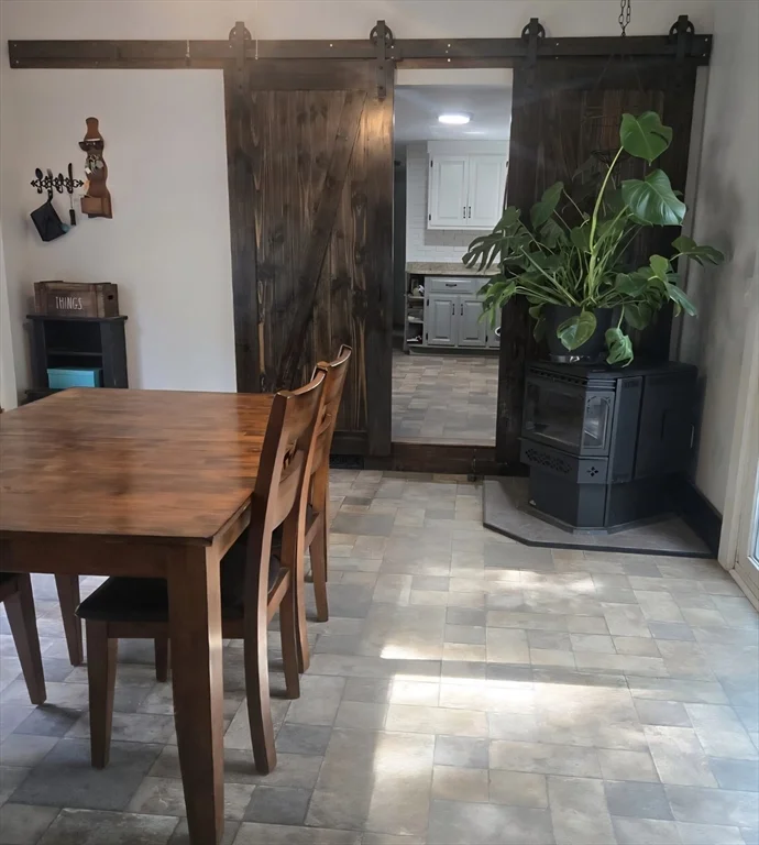 4 bed, 2 bath apartment for rent at 33 White St, Lunenburg — photo 3 of 24