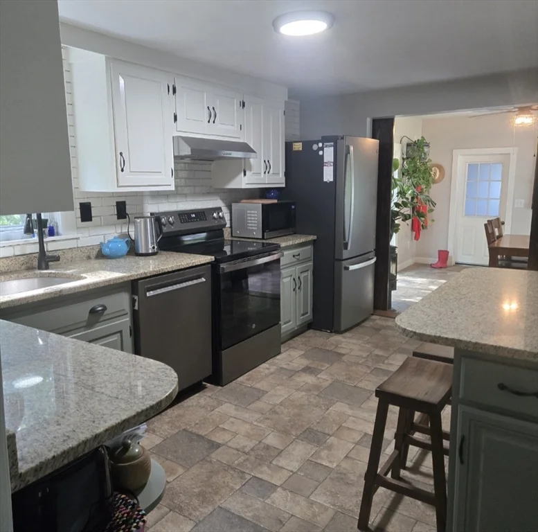 4 bed, 2 bath apartment for rent at 33 White Unit 1, Lunenburg — photo 6 of 24