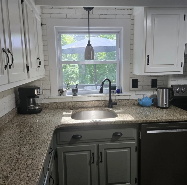 4 bed, 2 bath apartment for rent at 33 White Unit 1, Lunenburg — photo 7 of 24