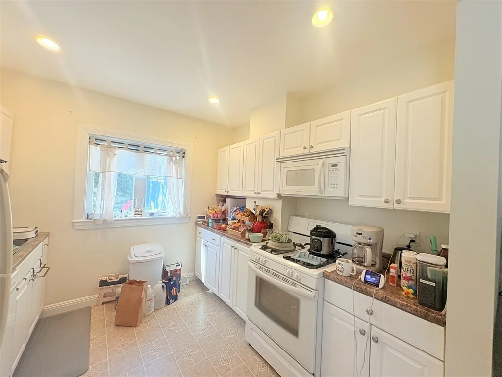 2 bed, 1 bath apartment for rent at 33 Williams St Unit 1, Newton Corner — photo 5 of 15
