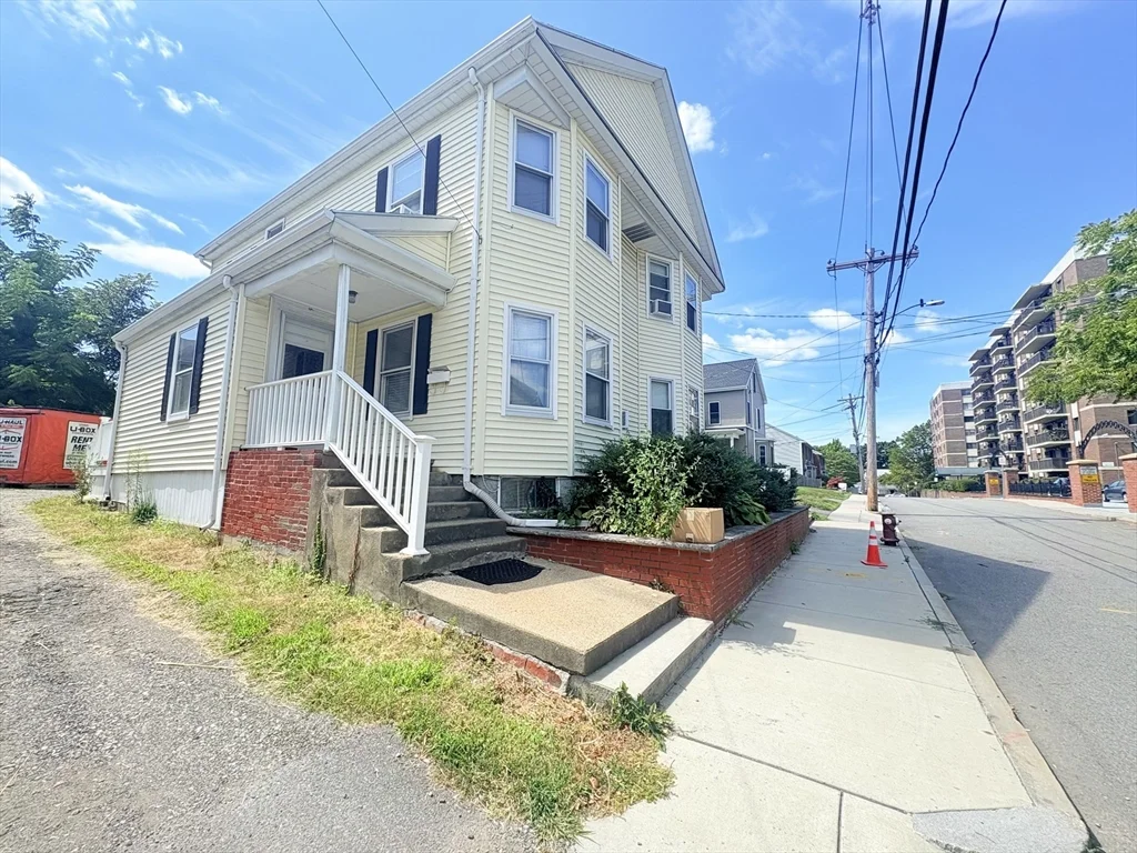 2 bed, 1 bath apartment for rent at 33 Williams St Unit 1, Newton Corner — photo 3 of 15