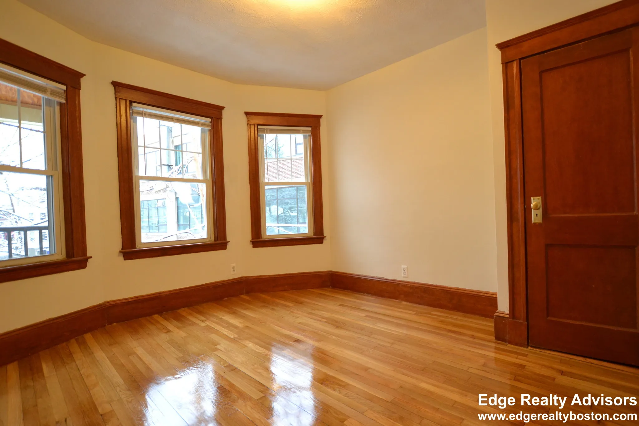 4 bed, 2 bath apartment for rent at 33 Wilson Park Unit 2, Brighton — photo 3 of 13