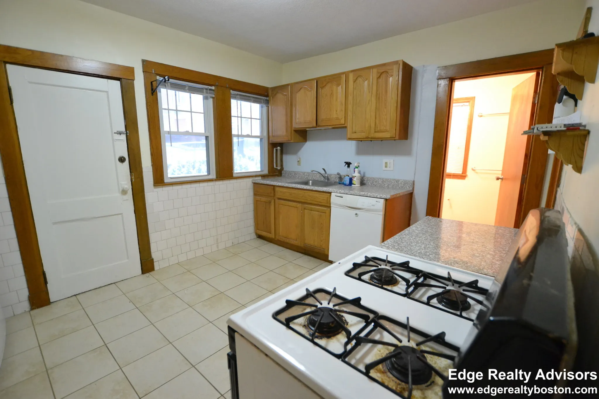4 bed, 2 bath apartment for rent at 33 Wilson Park Unit 2, Brighton — photo 2 of 13