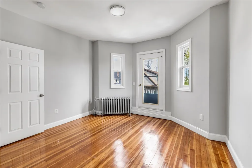 4 bed, 1 bath apartment for rent at 33 Wolcott St Unit 3, Dorchester — photo 4 of 8