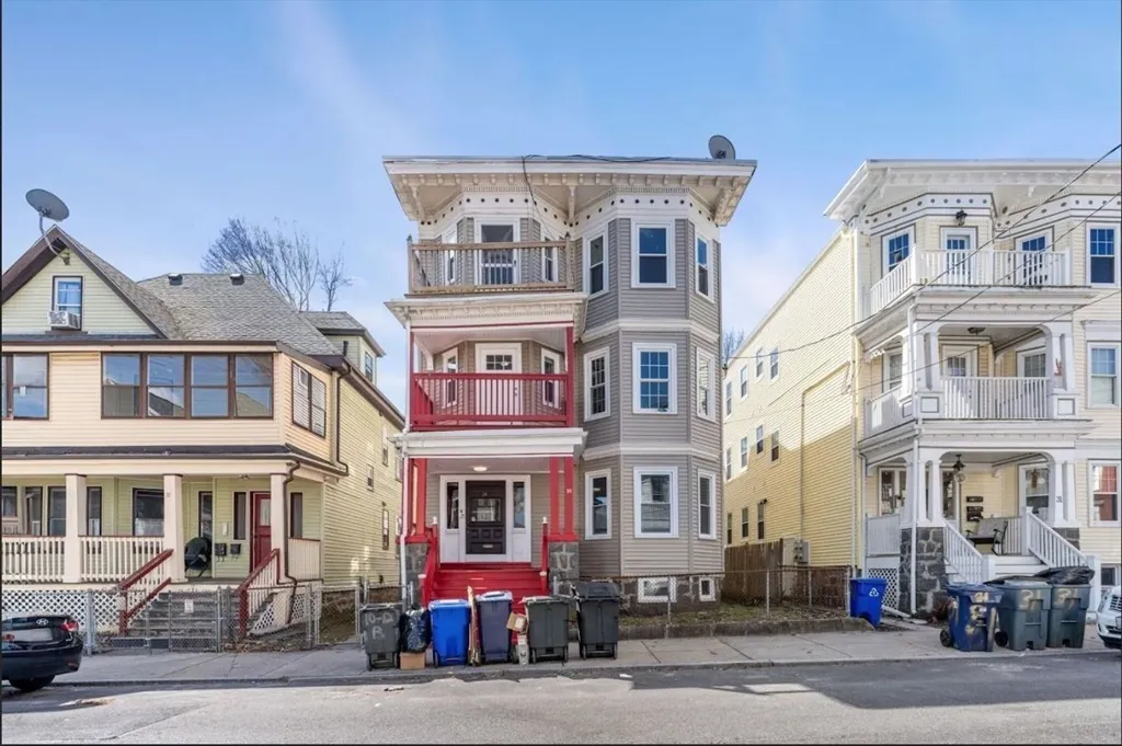 4 bed, 1 bath apartment for rent at 33 Wolcott St Unit 3, Dorchester