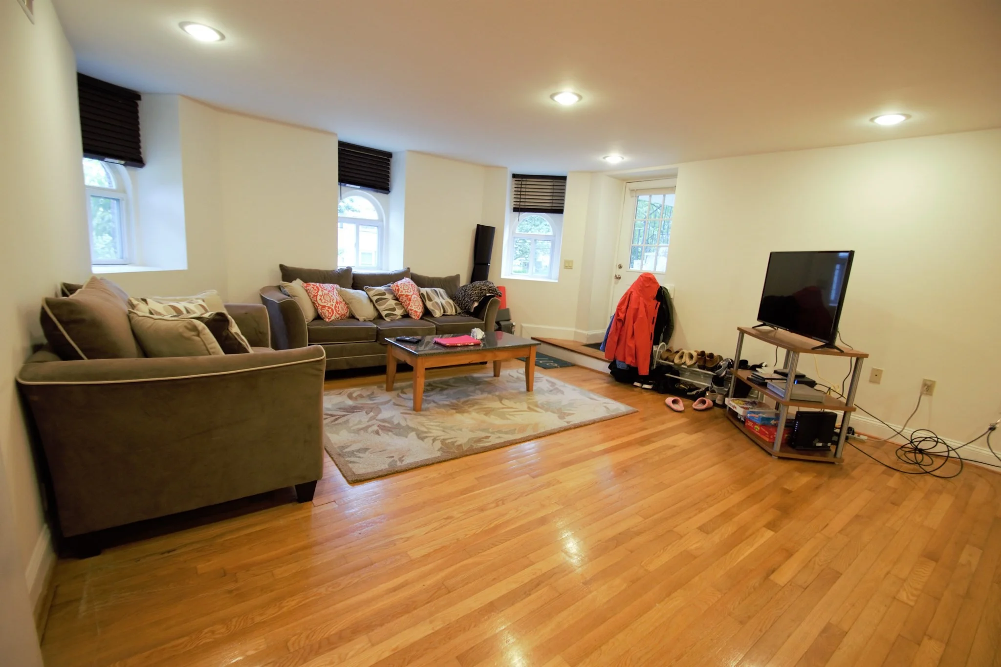 2 bed, 1 bath apartment for rent at 33 York Ter Unit 33, Coolidge Corner — photo 6 of 11