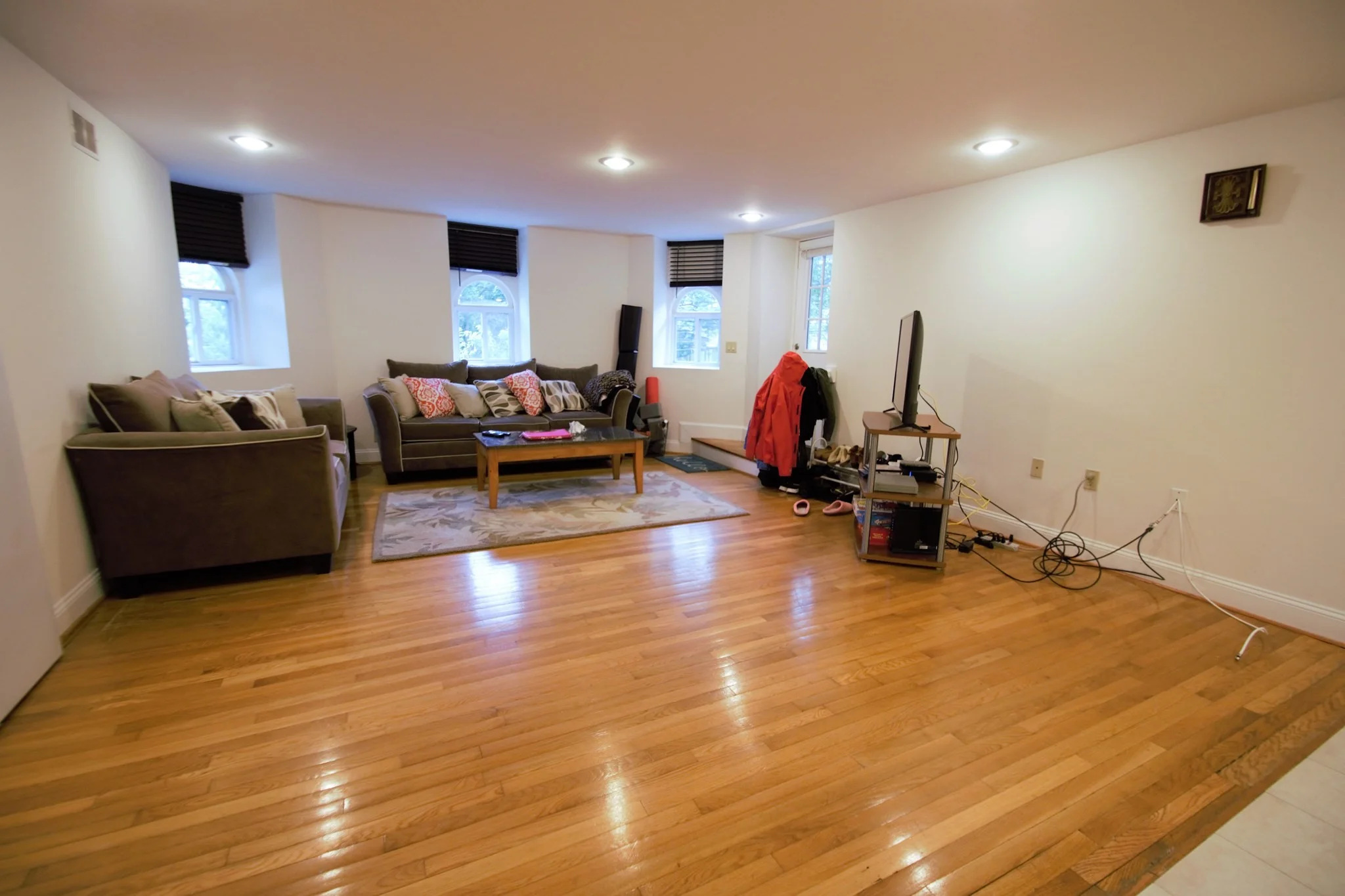 2 bed, 1 bath apartment for rent at 33 York Ter Unit 33, Coolidge Corner — photo 2 of 11