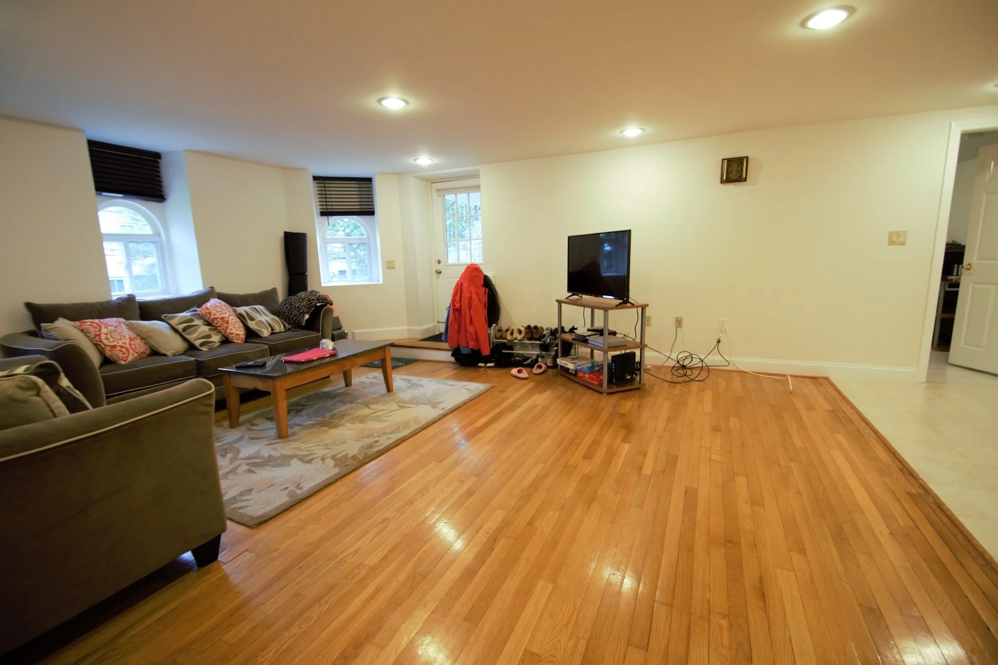 2 bed, 1 bath apartment for rent at 33 York Ter Unit 33, Coolidge Corner — photo 3 of 11