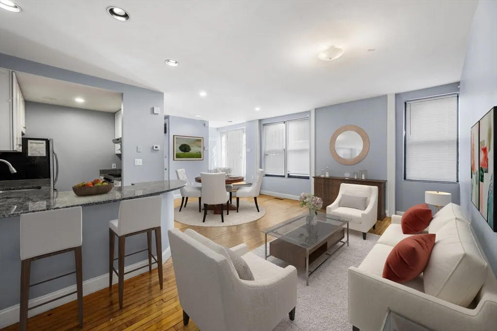 4 bed, 2 bath apartment for rent at 330 1/2 E St Unit 1, South Boston