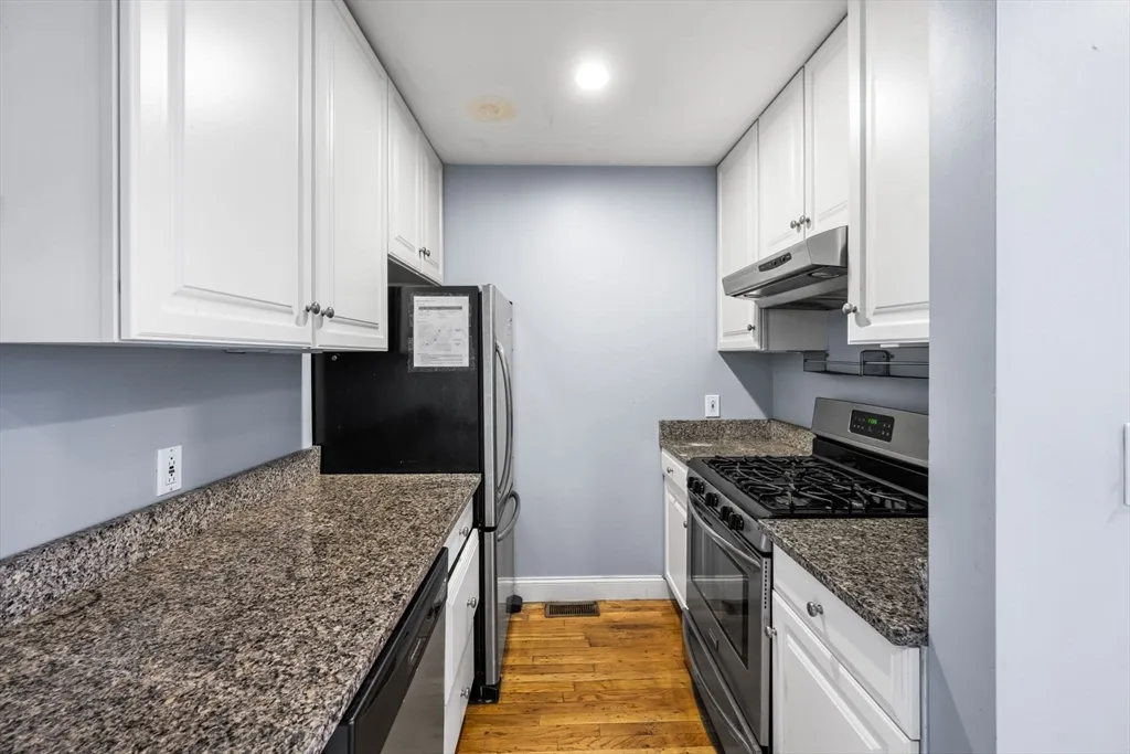 4 bed, 2 bath apartment for rent at 330 1/2 E St Unit 1, South Boston — photo 9 of 22